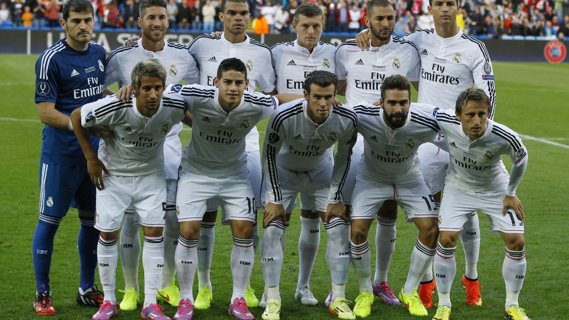 _现场观众热情高涨：气氛点燃比赛热度_，比赛气氛热烈,现场掌声不断